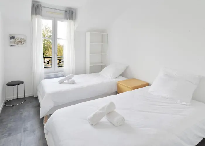L\'Amandier Disneyland Paris 4 Personnes Et 1 Bebe